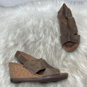 7 Collection Brown Nubuck Strappy Cork Sandals Sz 7